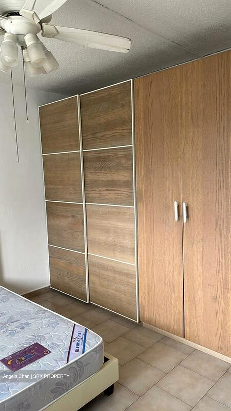Blk 216 Jurong East Street 21 (Jurong East), HDB Executive #496734511